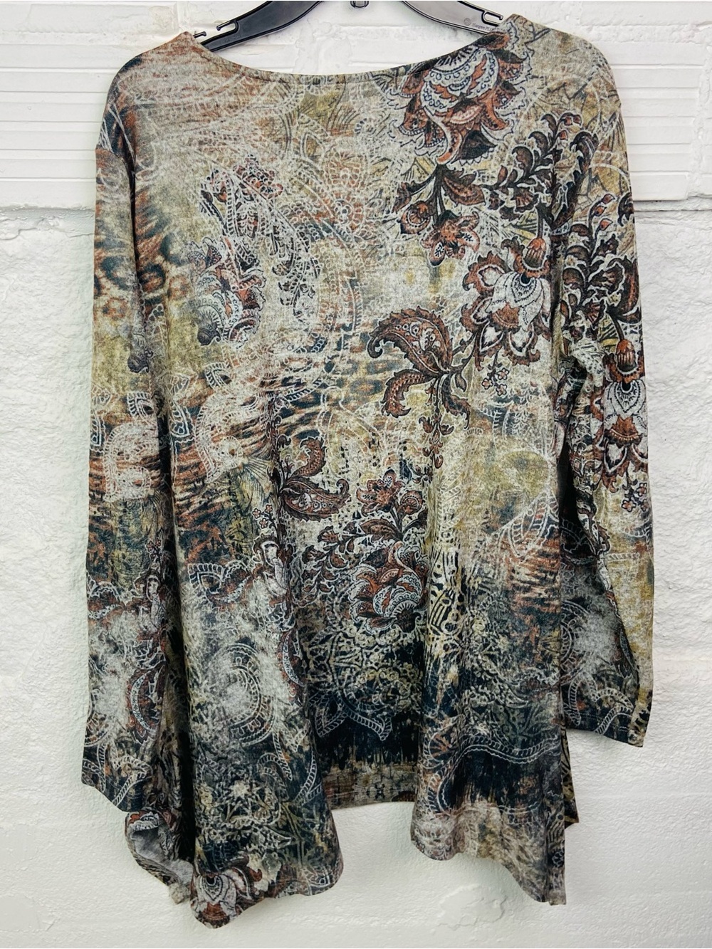 Astrolobe Women's brown Long Sleeve paisley & floral jeweled Printed Top size XL - Picture 4 of 11